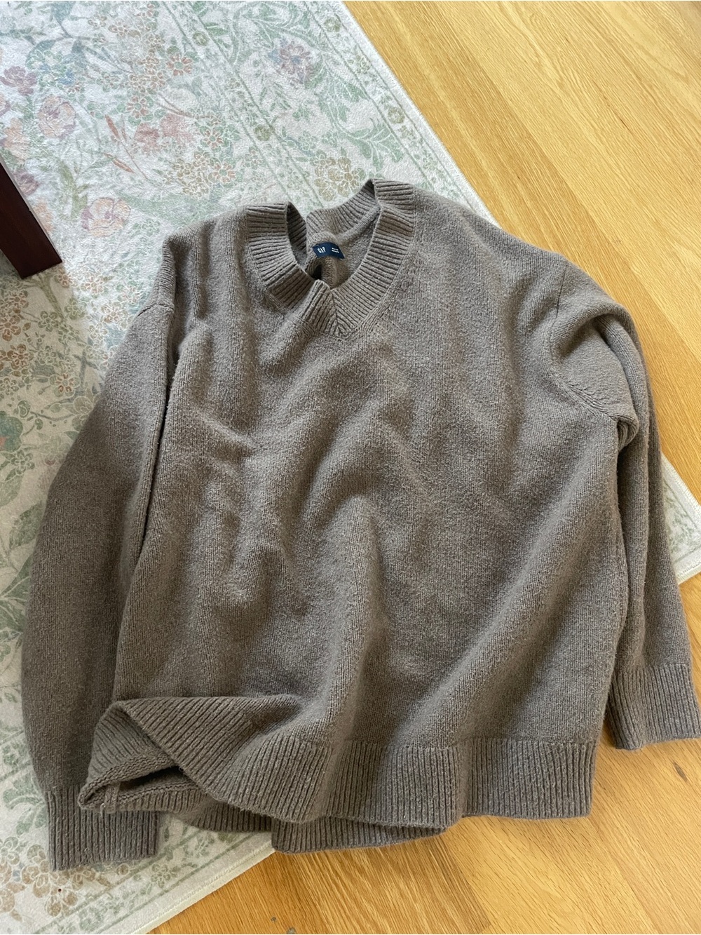 Gap Taupe V-Neck Sweater - Classic Knit